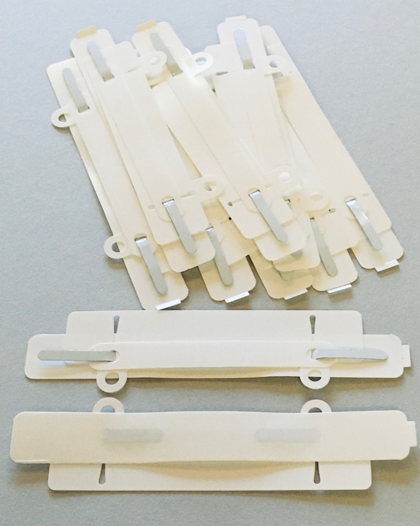 Abheftmechanik mit Lasche, 150 x 20 mm, selbstklebend