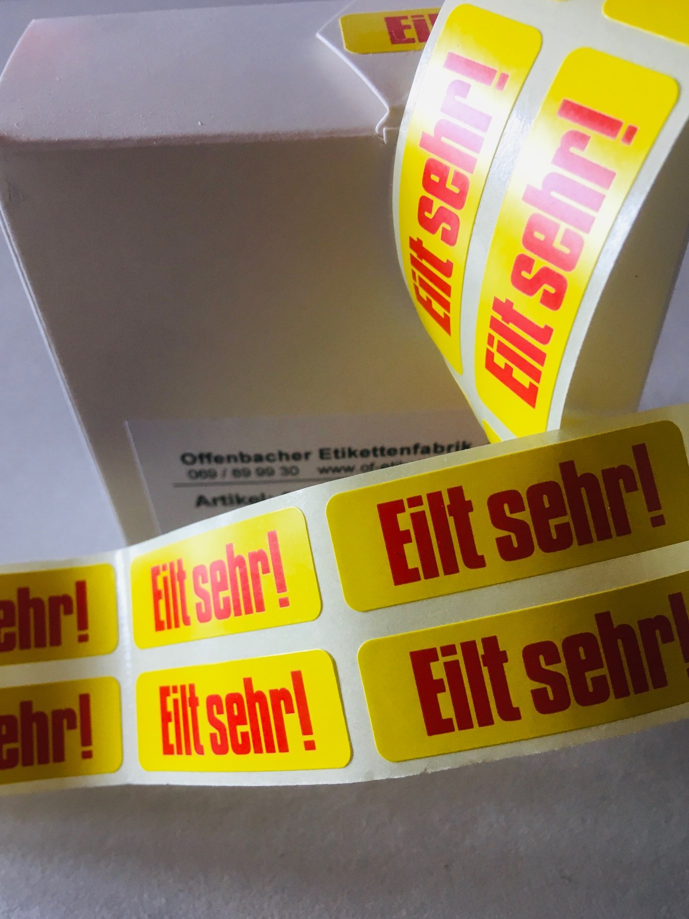 Hinweisetkett, 13 x 40 mm, "Eilt Sehr", gelb/rot