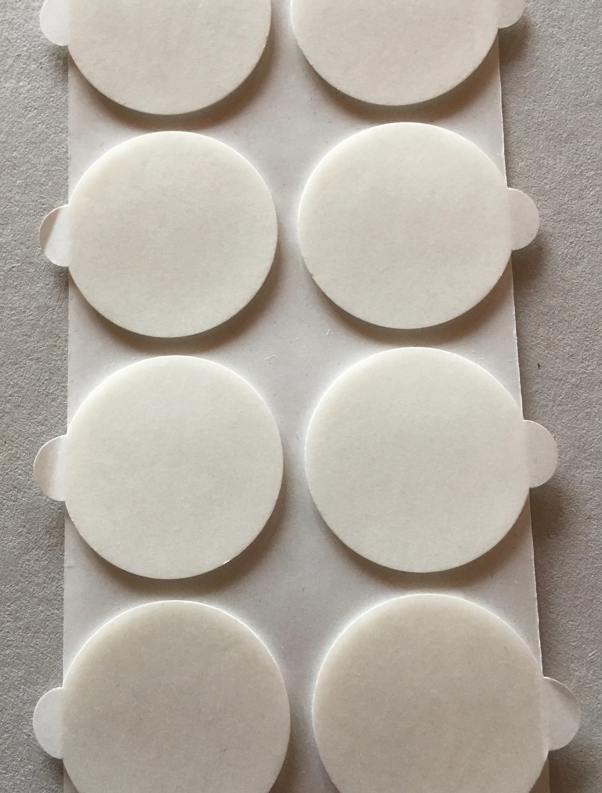 Doppelklebepunkte, 30 mm mit Anfasslasche